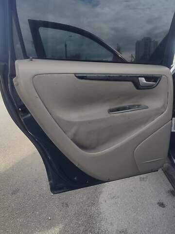 Вольво В70 2003 в Черкассах на Automoto.ua Синий Вольво В70, объемом двигателя 2.4 л и пробегом 320 тыс. км за 4200 $, фото 11 на Automoto.ua