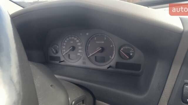 Вольво В70 2003 в Черкассах на Automoto.ua Синий Вольво В70, объемом двигателя 2.4 л и пробегом 320 тыс. км за 4200 $, фото 3 на Automoto.ua