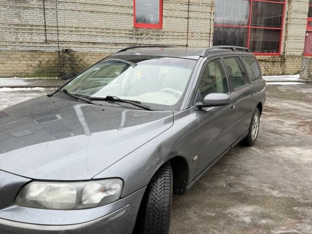 Синий Вольво В70, объемом двигателя 2.4 л и пробегом 111 тыс. км за 3200 $, фото 1 на Automoto.ua