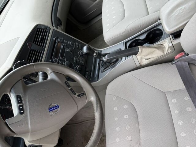 Синий Вольво В70, объемом двигателя 2.4 л и пробегом 111 тыс. км за 3200 $, фото 7 на Automoto.ua