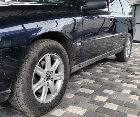 Синій Вольво V70, об'ємом двигуна 2.4 л та пробігом 377 тис. км за 6400 $, фото 3 на Automoto.ua