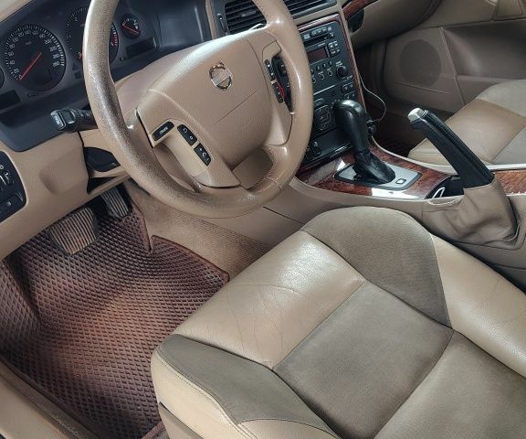 Синій Вольво V70, об'ємом двигуна 2.4 л та пробігом 377 тис. км за 6400 $, фото 6 на Automoto.ua