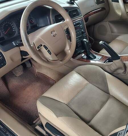 Синий Вольво В70, объемом двигателя 2.4 л и пробегом 377 тыс. км за 6400 $, фото 5 на Automoto.ua