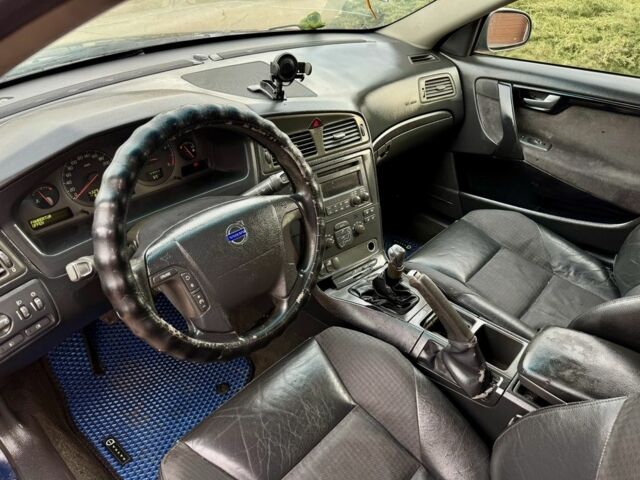 Синий Вольво В70, объемом двигателя 2.4 л и пробегом 285 тыс. км за 1500 $, фото 11 на Automoto.ua