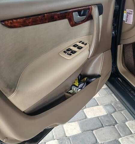 Синий Вольво В70, объемом двигателя 2.4 л и пробегом 377 тыс. км за 6400 $, фото 4 на Automoto.ua