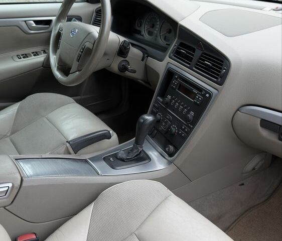 Вольво V70 2006 у Синельниковом на Automoto.ua Синій Вольво V70, об'ємом двигуна 2.4 л та пробігом 300 тис. км за 3190 $, фото 9 на Automoto.ua