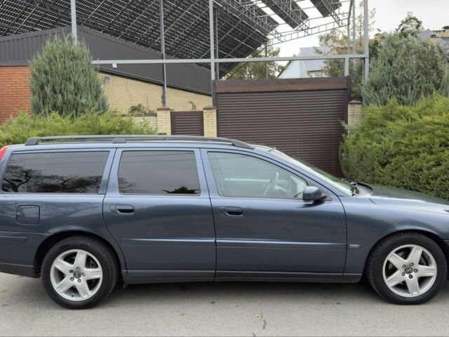 Вольво V70 2006 у Синельниковом на Automoto.ua Синій Вольво V70, об'ємом двигуна 2.4 л та пробігом 300 тис. км за 3190 $, фото 3 на Automoto.ua