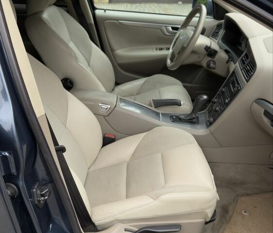 Вольво V70 2006 у Синельниковом на Automoto.ua Синій Вольво V70, об'ємом двигуна 2.4 л та пробігом 300 тис. км за 3190 $, фото 8 на Automoto.ua