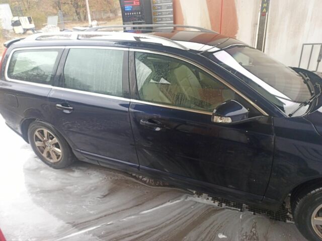 Синий Вольво В70, объемом двигателя 2.4 л и пробегом 373 тыс. км за 6150 $, фото 1 на Automoto.ua