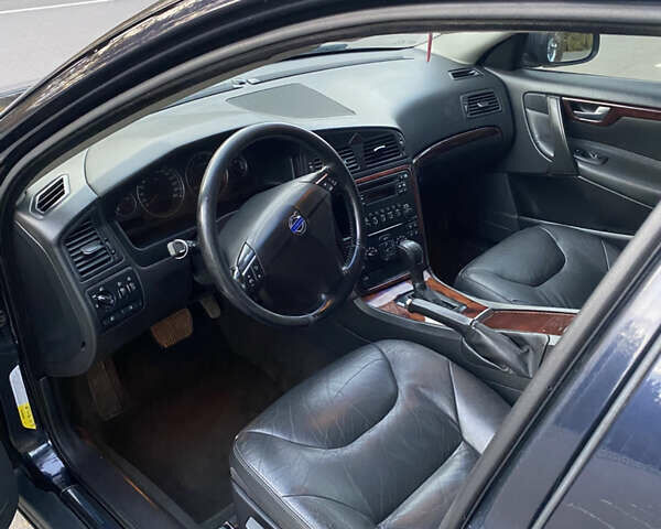 Синий Вольво В70, объемом двигателя 2.44 л и пробегом 315 тыс. км за 5500 $, фото 9 на Automoto.ua