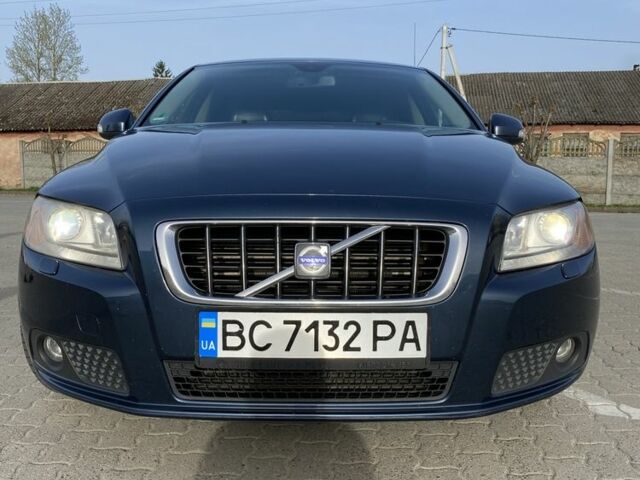 Синий Вольво В70, объемом двигателя 2.4 л и пробегом 360 тыс. км за 7500 $, фото 4 на Automoto.ua