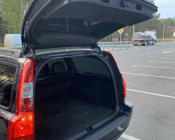 Синий Вольво В70, объемом двигателя 2.44 л и пробегом 315 тыс. км за 5500 $, фото 18 на Automoto.ua