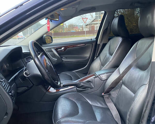 Синий Вольво В70, объемом двигателя 2.44 л и пробегом 315 тыс. км за 5500 $, фото 8 на Automoto.ua