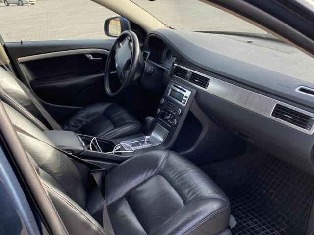 Синий Вольво В70, объемом двигателя 2.4 л и пробегом 360 тыс. км за 7500 $, фото 3 на Automoto.ua