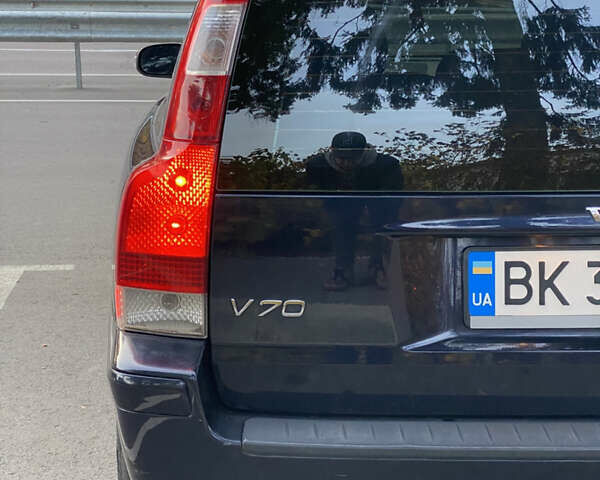 Синий Вольво В70, объемом двигателя 2.44 л и пробегом 315 тыс. км за 5500 $, фото 3 на Automoto.ua