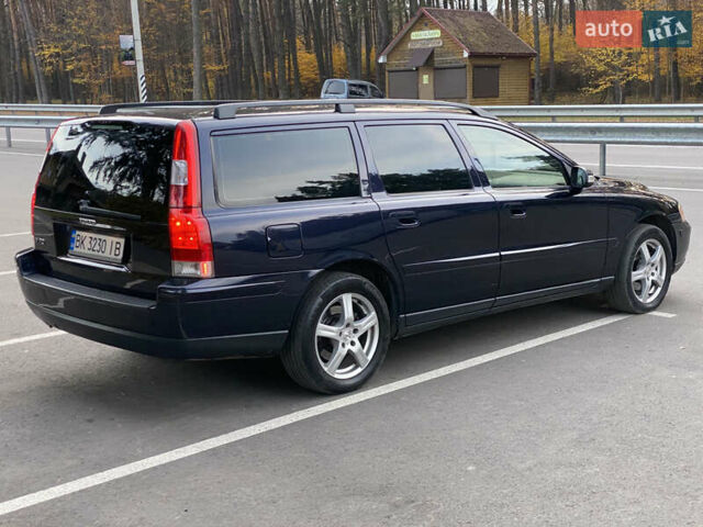 Синий Вольво В70, объемом двигателя 2.44 л и пробегом 315 тыс. км за 5500 $, фото 2 на Automoto.ua