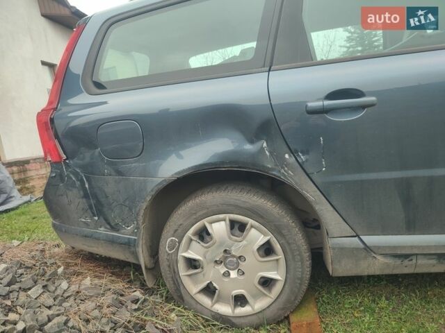 Синий Вольво В70, объемом двигателя 2 л и пробегом 236 тыс. км за 2000 $, фото 3 на Automoto.ua