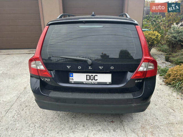 Синий Вольво В70, объемом двигателя 2.4 л и пробегом 260 тыс. км за 12800 $, фото 3 на Automoto.ua