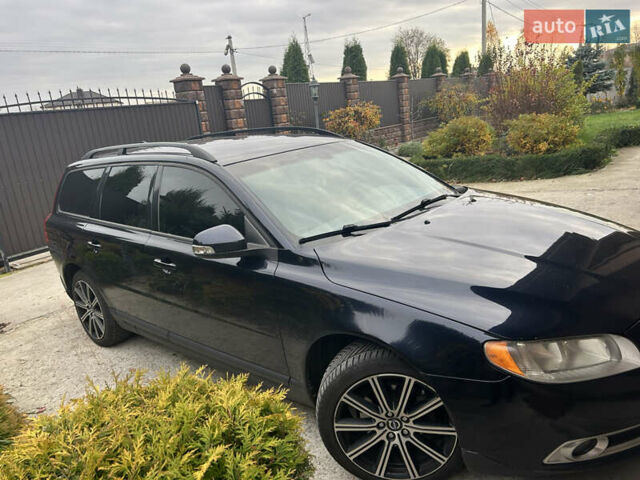 Синий Вольво В70, объемом двигателя 2.4 л и пробегом 260 тыс. км за 12800 $, фото 2 на Automoto.ua