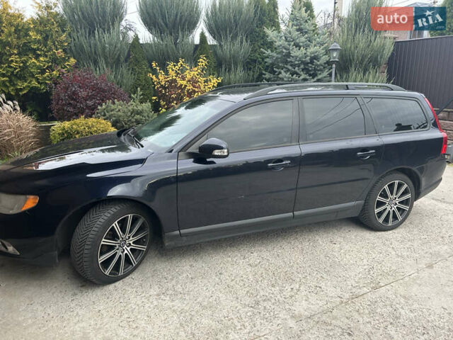 Синий Вольво В70, объемом двигателя 2.4 л и пробегом 260 тыс. км за 12800 $, фото 1 на Automoto.ua