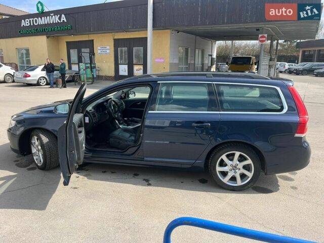 Синій Вольво V70, об'ємом двигуна 2 л та пробігом 309 тис. км за 13500 $, фото 1 на Automoto.ua