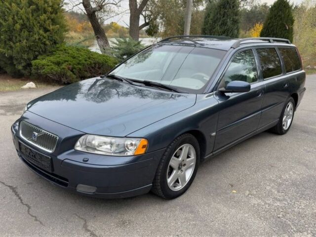 Синий Вольво В70, объемом двигателя 2.4 л и пробегом 375 тыс. км за 3900 $, фото 1 на Automoto.ua