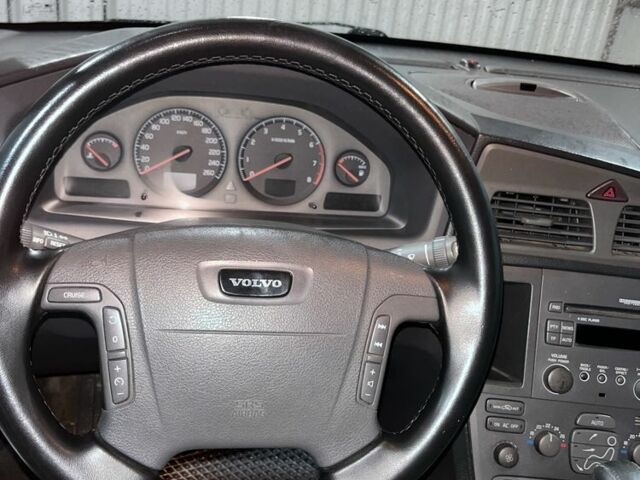 Зелений Вольво V70, об'ємом двигуна 2.4 л та пробігом 3 тис. км за 4500 $, фото 3 на Automoto.ua