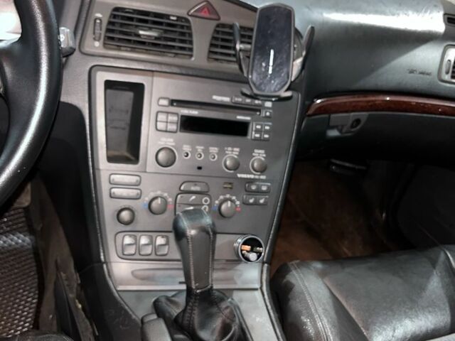 Зелений Вольво V70, об'ємом двигуна 2.4 л та пробігом 3 тис. км за 4500 $, фото 4 на Automoto.ua