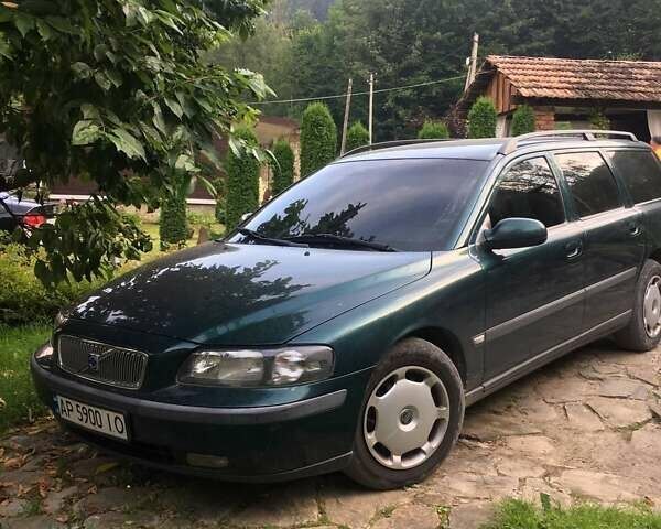 Зеленый Вольво В70, объемом двигателя 2.4 л и пробегом 380 тыс. км за 4500 $, фото 1 на Automoto.ua