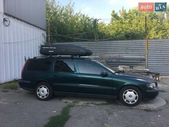 Зеленый Вольво В70, объемом двигателя 2.4 л и пробегом 380 тыс. км за 4500 $, фото 4 на Automoto.ua