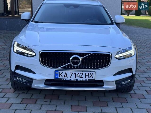 Белый Вольво В90, объемом двигателя 2 л и пробегом 242 тыс. км за 26300 $, фото 21 на Automoto.ua