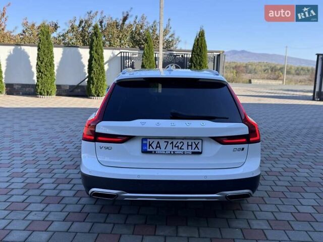 Белый Вольво В90, объемом двигателя 2 л и пробегом 242 тыс. км за 26300 $, фото 39 на Automoto.ua