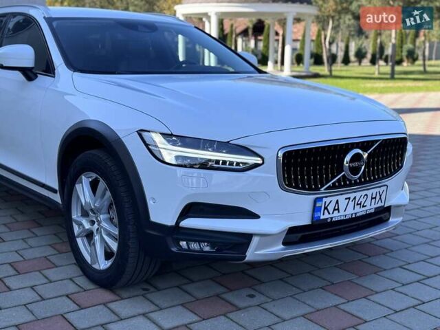 Белый Вольво В90, объемом двигателя 2 л и пробегом 242 тыс. км за 26300 $, фото 14 на Automoto.ua