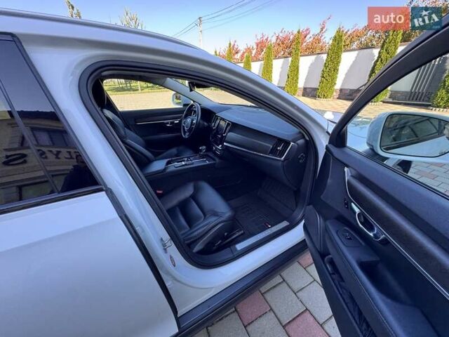 Белый Вольво В90, объемом двигателя 2 л и пробегом 242 тыс. км за 26300 $, фото 52 на Automoto.ua