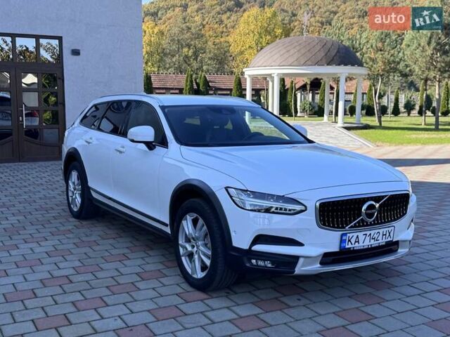 Белый Вольво В90, объемом двигателя 2 л и пробегом 242 тыс. км за 26300 $, фото 12 на Automoto.ua