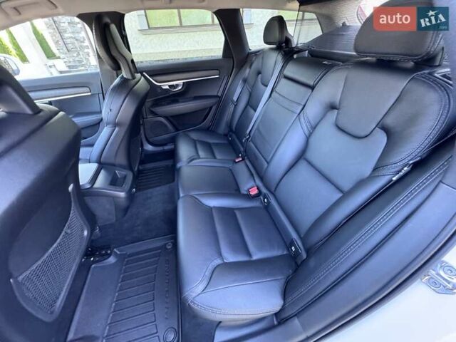 Белый Вольво В90, объемом двигателя 2 л и пробегом 242 тыс. км за 26300 $, фото 63 на Automoto.ua