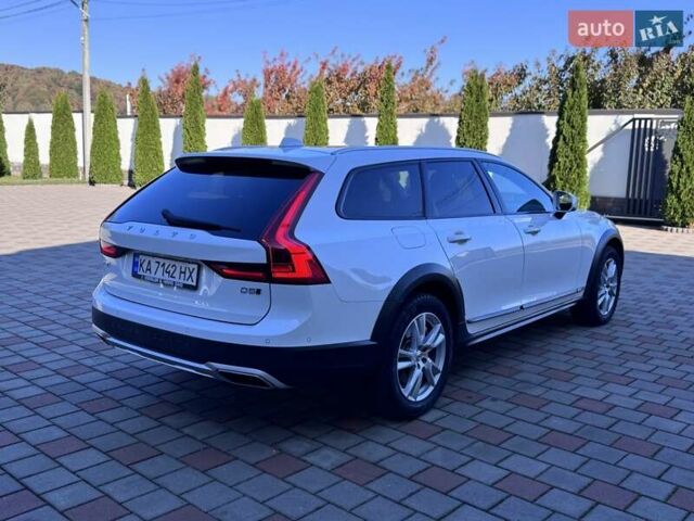 Белый Вольво В90, объемом двигателя 2 л и пробегом 242 тыс. км за 26300 $, фото 27 на Automoto.ua