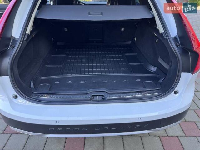 Белый Вольво В90, объемом двигателя 2 л и пробегом 242 тыс. км за 26300 $, фото 69 на Automoto.ua