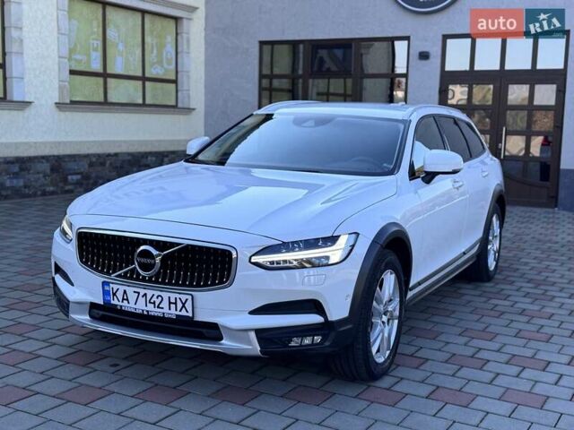 Белый Вольво В90, объемом двигателя 2 л и пробегом 242 тыс. км за 26300 $, фото 2 на Automoto.ua