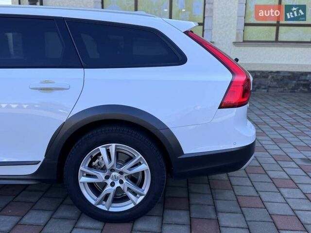 Белый Вольво В90, объемом двигателя 2 л и пробегом 242 тыс. км за 26300 $, фото 35 на Automoto.ua