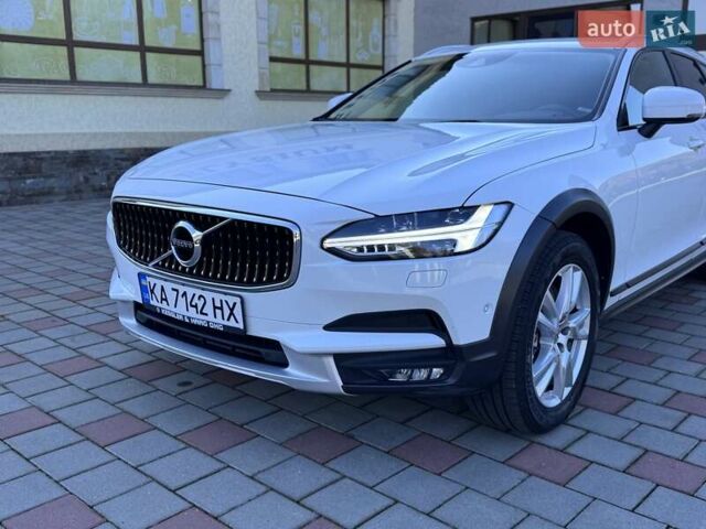 Белый Вольво В90, объемом двигателя 2 л и пробегом 230 тыс. км за 27500 $, фото 4 на Automoto.ua