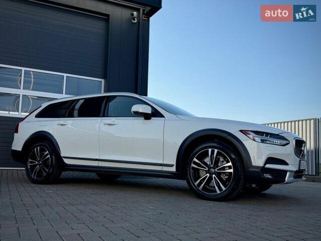 Білий Вольво В90, об'ємом двигуна 1.97 л та пробігом 105 тис. км за 24999 $, фото 2 на Automoto.ua