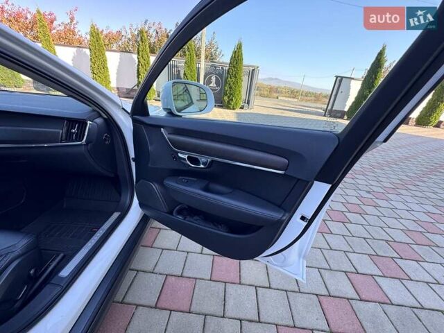 Белый Вольво В90, объемом двигателя 2 л и пробегом 242 тыс. км за 26300 $, фото 53 на Automoto.ua