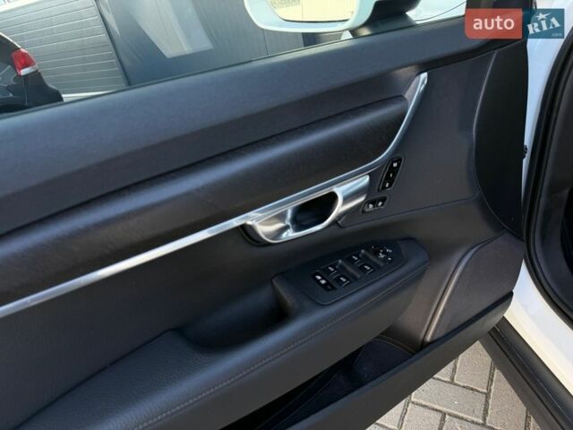 Білий Вольво В90, об'ємом двигуна 1.97 л та пробігом 105 тис. км за 24999 $, фото 47 на Automoto.ua