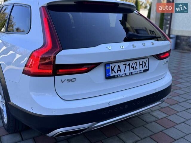 Белый Вольво В90, объемом двигателя 2 л и пробегом 242 тыс. км за 26300 $, фото 36 на Automoto.ua