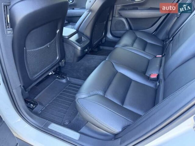 Белый Вольво В90, объемом двигателя 2 л и пробегом 242 тыс. км за 26300 $, фото 64 на Automoto.ua