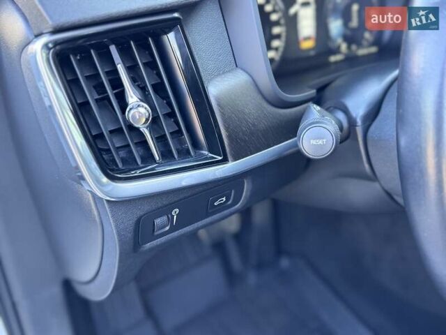 Белый Вольво В90, объемом двигателя 2 л и пробегом 242 тыс. км за 26300 $, фото 58 на Automoto.ua