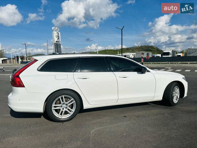 Белый Вольво В90, объемом двигателя 2 л и пробегом 144 тыс. км за 21700 $, фото 112 на Automoto.ua