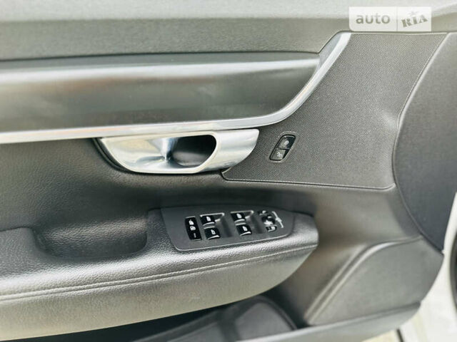 Білий Вольво В90, об'ємом двигуна 2 л та пробігом 143 тис. км за 20700 $, фото 18 на Automoto.ua