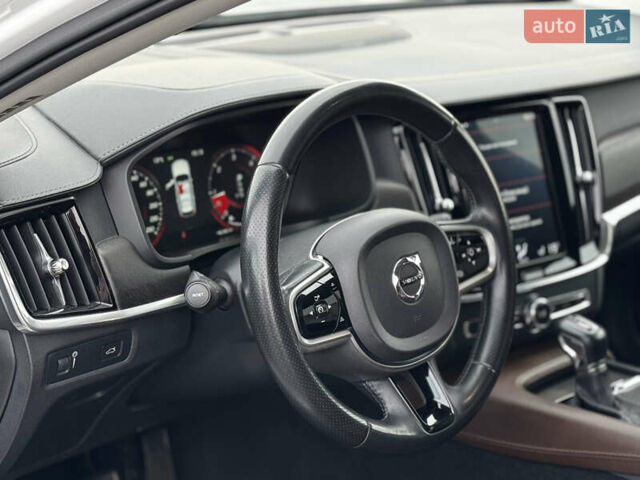 Білий Вольво В90, об'ємом двигуна 1.97 л та пробігом 250 тис. км за 28555 $, фото 6 на Automoto.ua